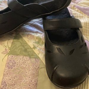 Vionic orthaheel mules size 8